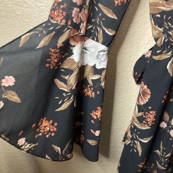 Boohoo Floral Flared Bell Sleeve Playsuit Romper Size 8 Excellent Condition - Picture 2 of 14